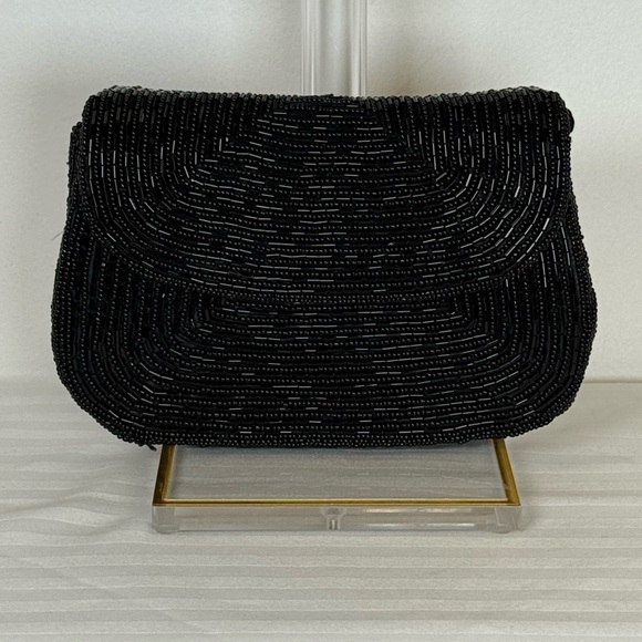 Saks Fifth Avenue Handbags - Sak’s Fifth Avenue Black Beaded Evening Bag Purse Clutch Magnetic Closure
